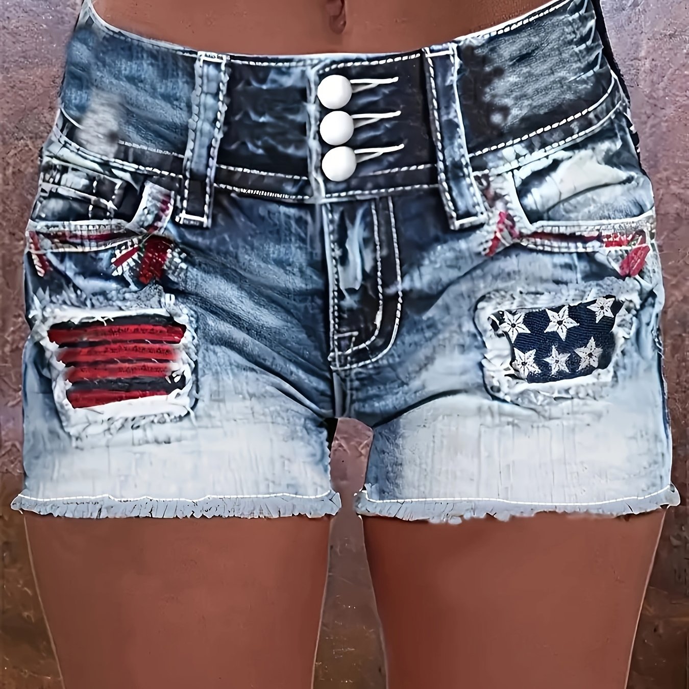 Naisten retrohenkiset rennot korkeavyötäröiset shortsit ainutlaatuisilla kirjailtuilla American Flag -napeilla.