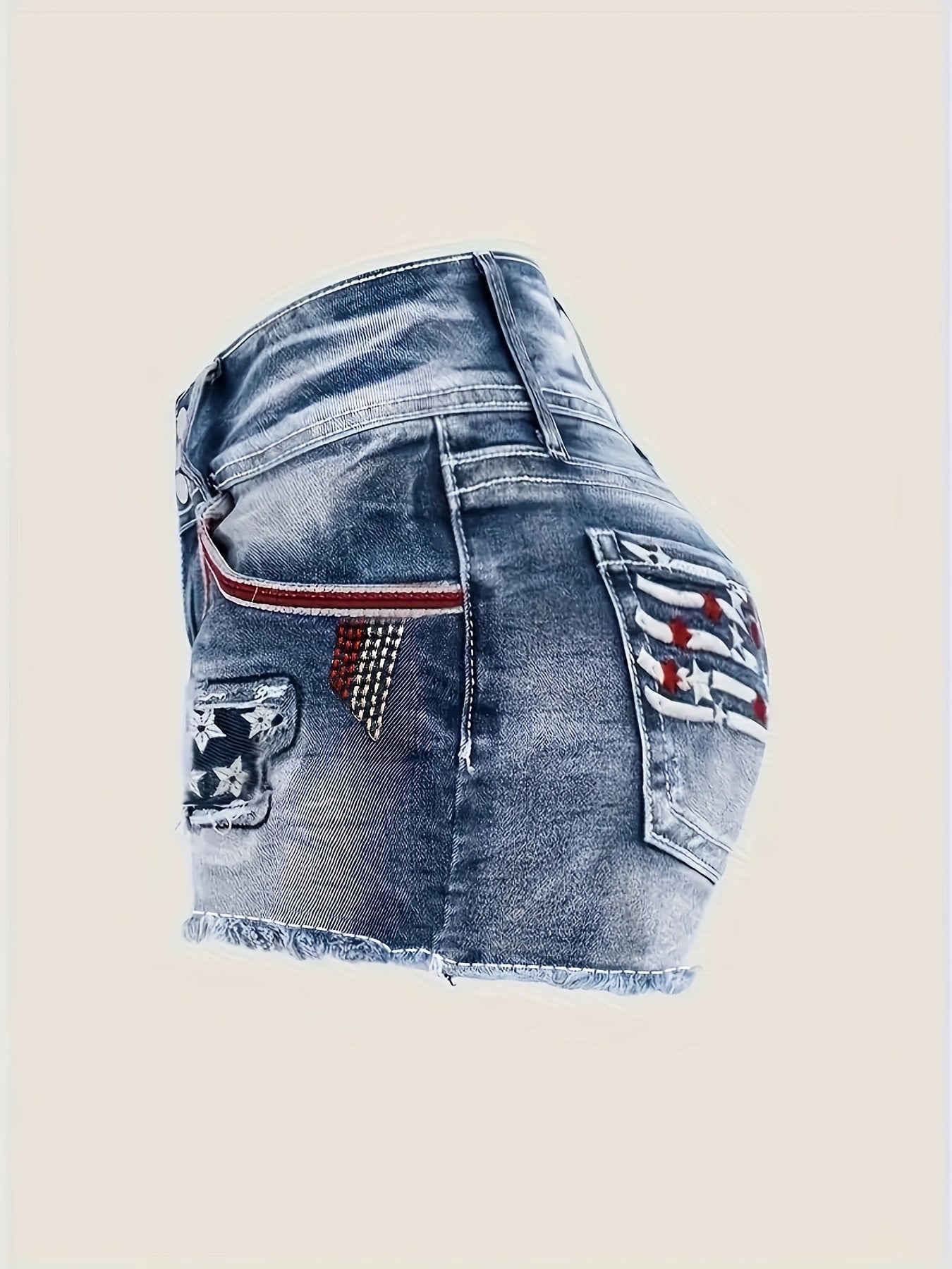 Naisten retrohenkiset rennot korkeavyötäröiset shortsit ainutlaatuisilla kirjailtuilla American Flag -napeilla.